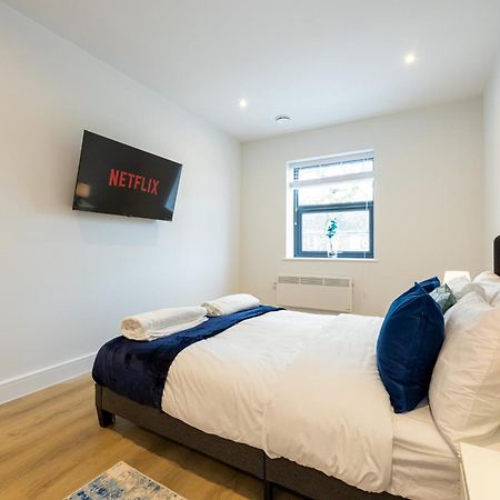 Modern 2 Bed Near Wythenshawe Hospital And Manchester Airport With Parking Exterior photo