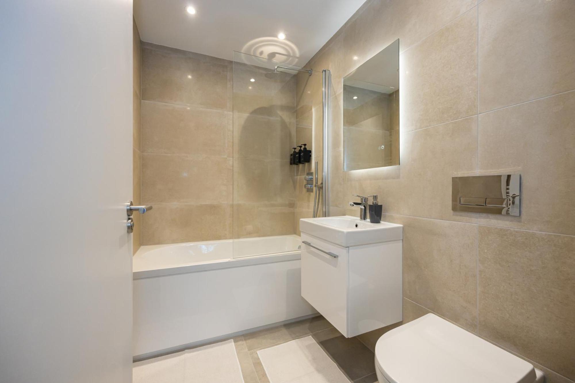 Modern 2 Bed Near Wythenshawe Hospital And Manchester Airport With Parking Exterior photo