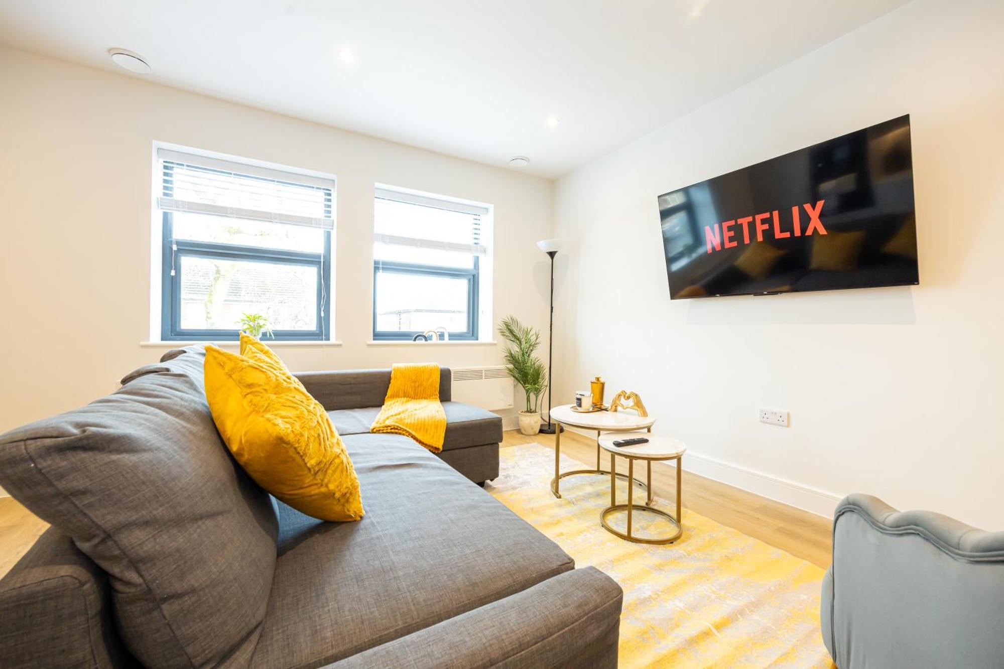 Modern 2 Bed Near Wythenshawe Hospital And Manchester Airport With Parking Exterior photo