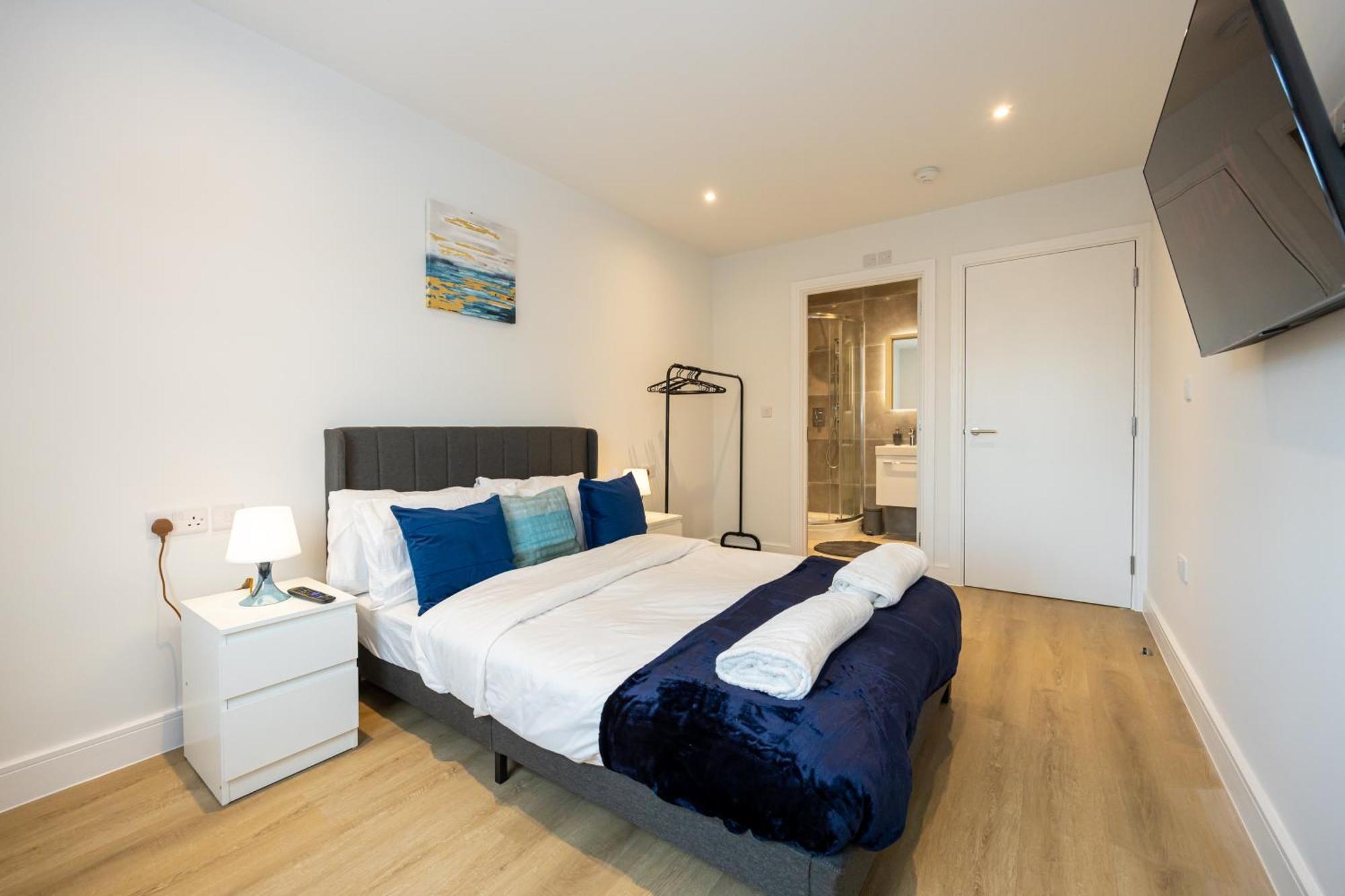 Modern 2 Bed Near Wythenshawe Hospital And Manchester Airport With Parking Exterior photo