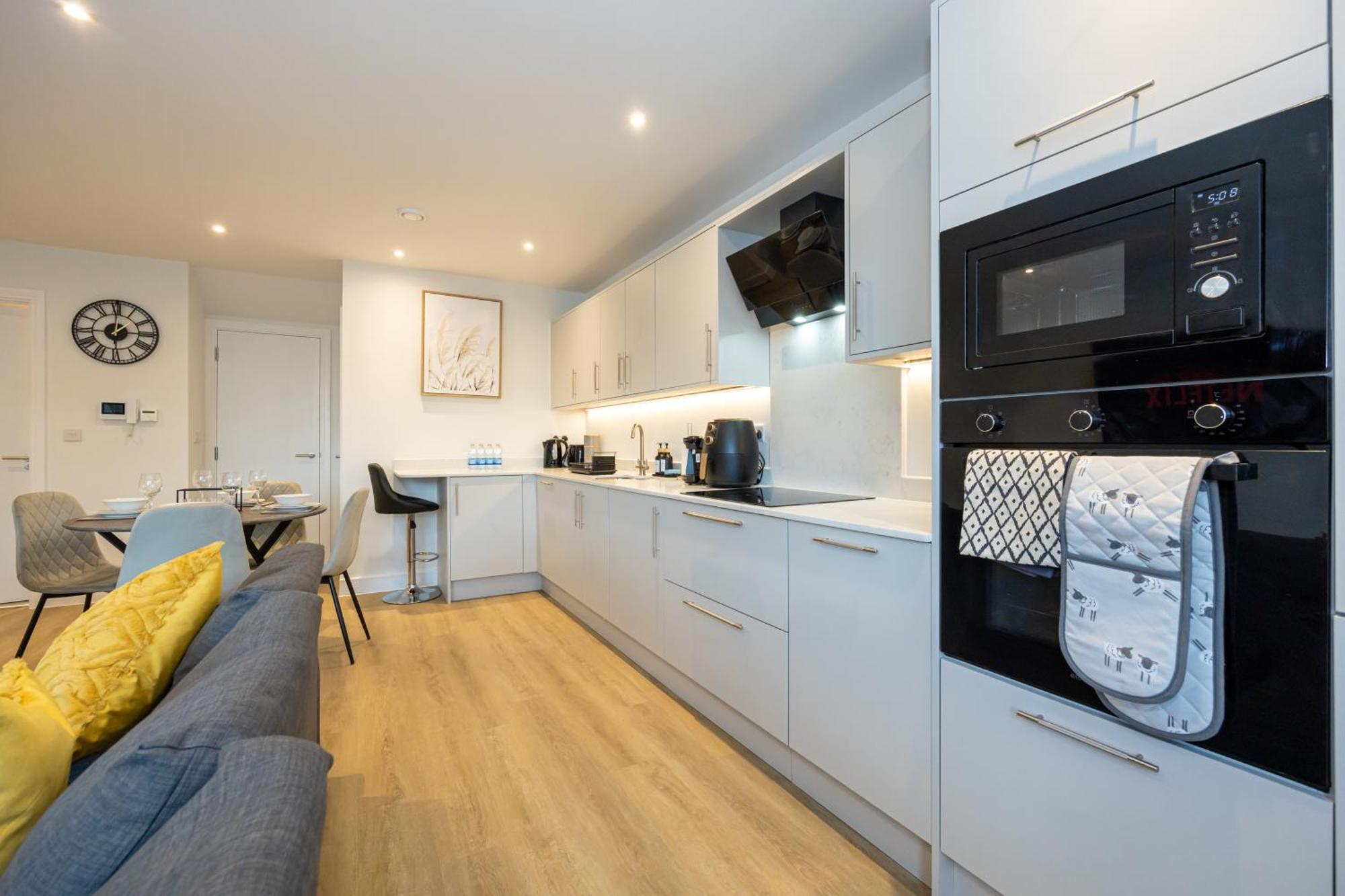 Modern 2 Bed Near Wythenshawe Hospital And Manchester Airport With Parking Exterior photo