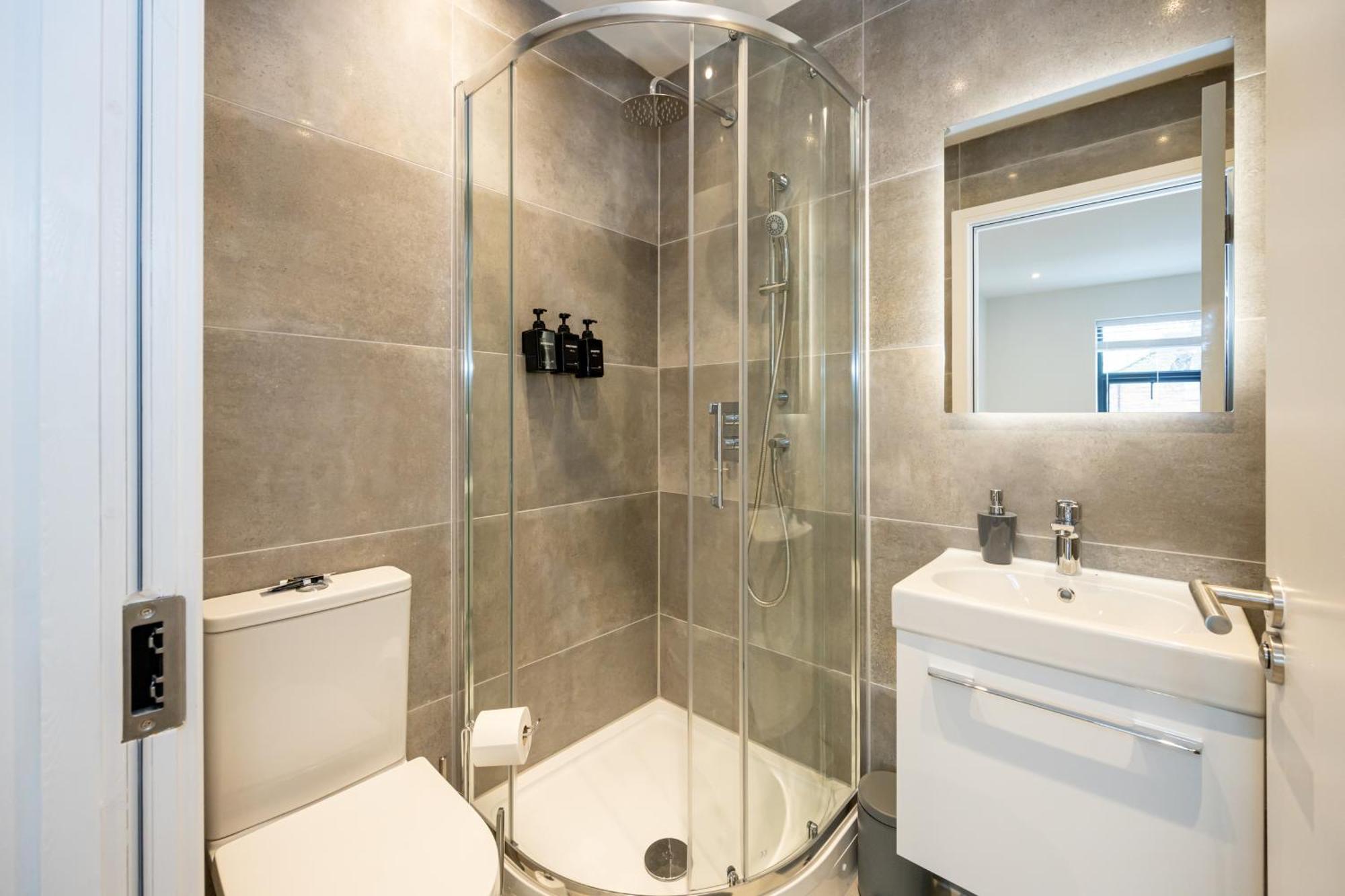Modern 2 Bed Near Wythenshawe Hospital And Manchester Airport With Parking Exterior photo