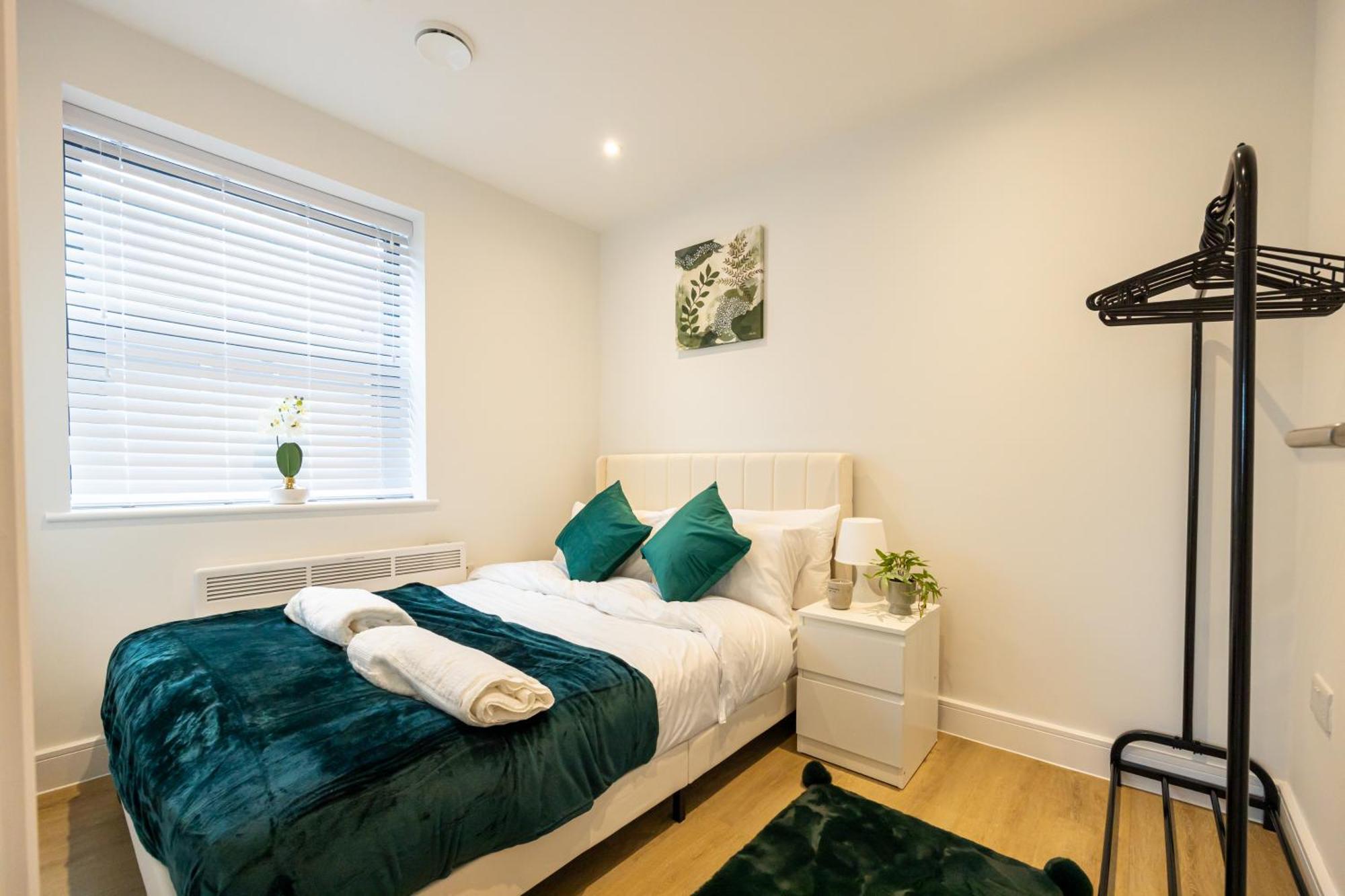 Modern 2 Bed Near Wythenshawe Hospital And Manchester Airport With Parking Exterior photo